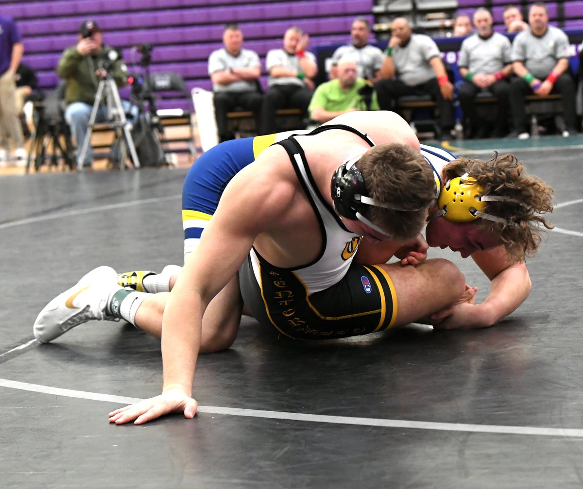GeoffSportsPics's tweet image. Kudos to @moewrestling as the Crusaders pick up individual titles &amp;amp; team title at the @SWOWCA_ Classic this afternoon. Watch Cincinnati.com for more. @LetsGoBigMoe @ENQSports @mlaughman @JHoffinCincy @BConnellysports @ByAlexHarrison