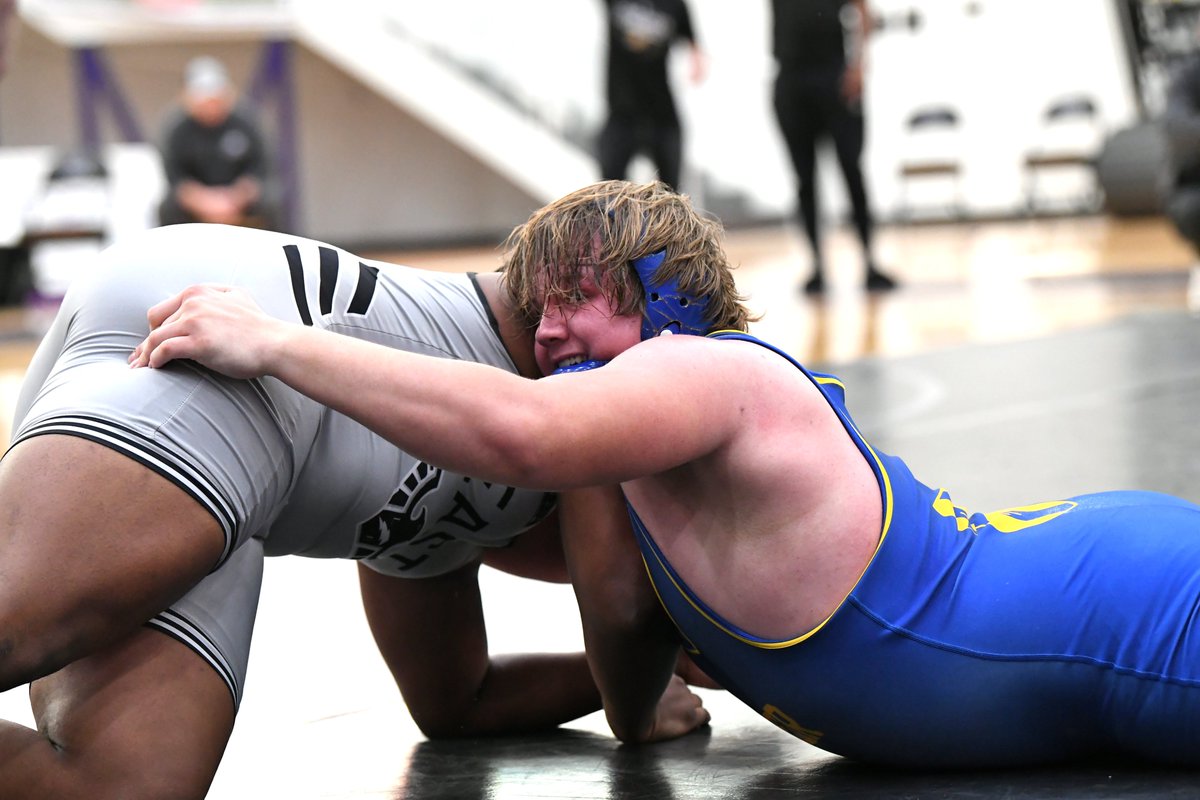 GeoffSportsPics's tweet image. Kudos to @moewrestling as the Crusaders pick up individual titles &amp;amp; team title at the @SWOWCA_ Classic this afternoon. Watch Cincinnati.com for more. @LetsGoBigMoe @ENQSports @mlaughman @JHoffinCincy @BConnellysports @ByAlexHarrison