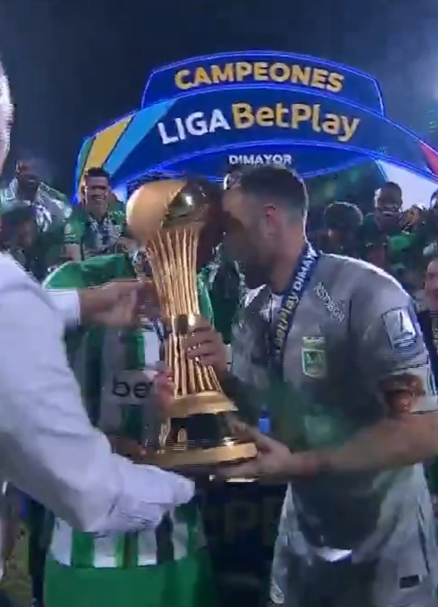 emeceer's tweet photo. ¡Estoy enamorada! Dios mío bendito, mírame esta felicidad 💚💚💚💚💚💚💚💚💚💚💚💚💚💚💚 Te amo @nacionaloficial https://t.co/8Ifzttu4Wj