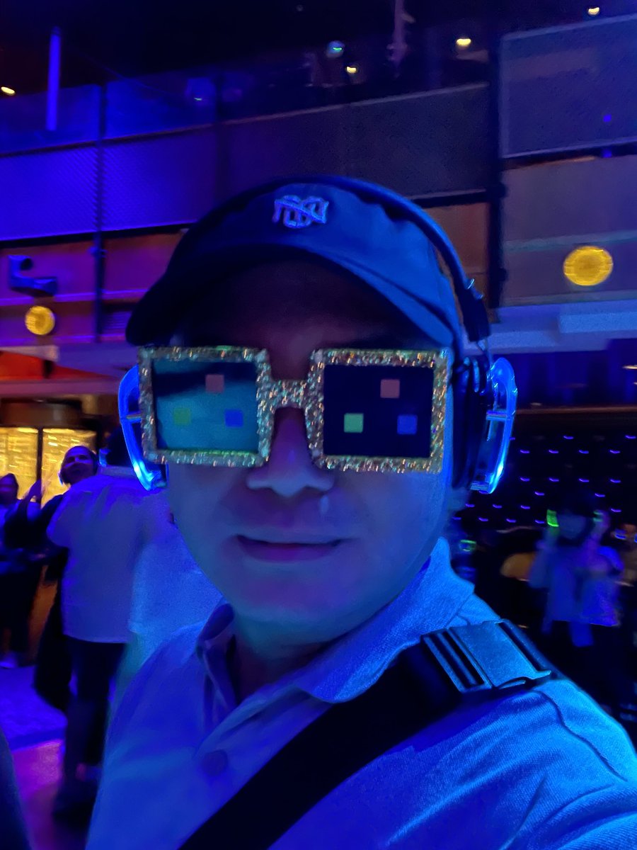 SteveS24443251's tweet photo. Silent party 🎉on a ship 🛳️…. Keep quiet 😂 https://t.co/HK6pPkbfjG
