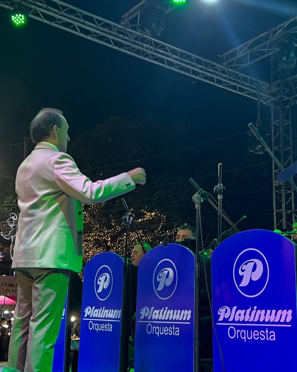 AlcaldiaAntiguo's tweet photo. 🎶💃🏻 ¡Estamos disfrutando de una noche de buena música y baile en compañía de Platinum Orquesta!🎉🥳
Así vivimos las #FiestasPatronales en #AntiguoCuscatlán. 🙌🏽
.
#VivíloEnAntiguo #EstamosDeFiesta https://t.co/bokrCyjYcS