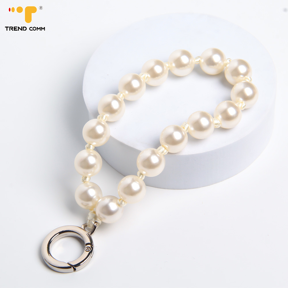 trendcomm005's tweet image. Luxury Pearl Phone Chain
#iphone
#phonechain
#iphonechain