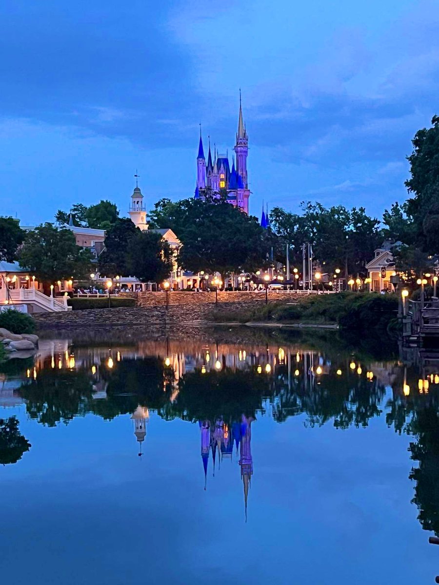 Something I learned on my last trip to WDW was that I simply just enjoy existing in the parks.

Don’t get me wrong I LOVE the rides and shows but it’s nice to go for a night stroll and take all the magic in✨🥹