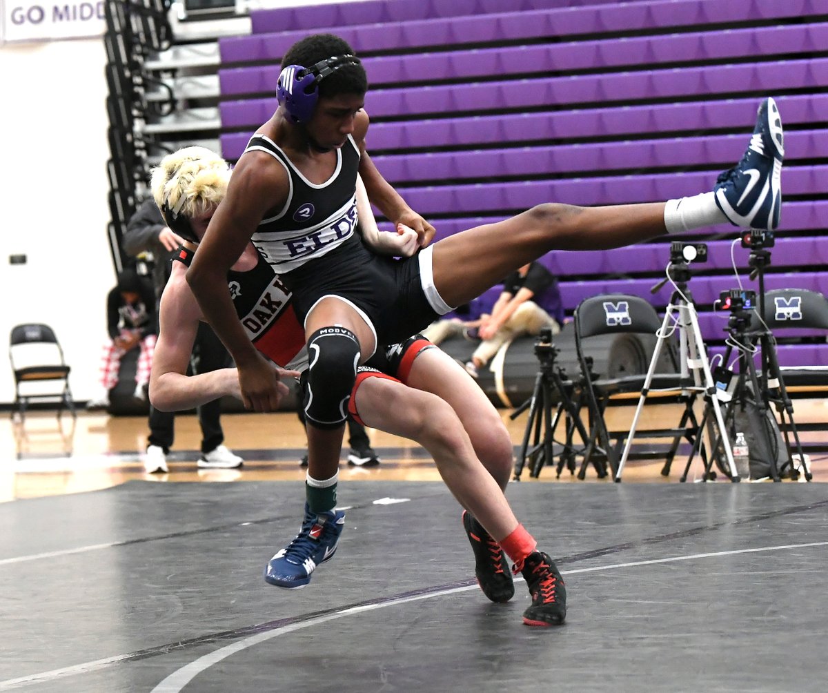 GeoffSportsPics's tweet image. More title winners today from the @SWOWCA_ Wrestling Classic. Stay with Cincinnati.com for more. @WeAreOakHills @moewrestling @ElderWrestling @WildcatsOfHHS @ENQSports @mlaughman @JHoffinCincy @ByAlexHarrison @BConnellysports