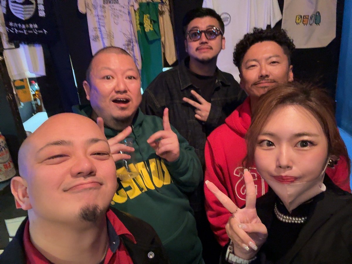 pi_tan_pan's tweet photo. 埼玉乱舞お疲れ様でした🔥スタッフとして携わらせていただいてひとつのイベントをつくるに当たっての色々な人の思いやストーリーを直に感じる事ができてジャンルを超えたイレギュラーな空間もまたすごく楽しかった✨️ビジュアル系いいね😊
TKさん崇勲ケニーさん📸いつも本当にありがとうございます！ https://t.co/D4gV3RDLyt