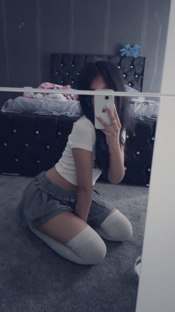 grlvania's tweet photo. looking for moots! <3

                   ｡ﾟ•┈꒰ა ♡ ໒꒱┈• ｡ﾟ

❥ 22, south asian brit 
❥ marvel rivals, valorant, assassins creed
❥ love fashion + cats
❥ i have an obsession with castlevania 

♡ + ↻ to be moots
#promotwt #valtwt #gaming #anitwt #moothunt #gamingtwt https://t.co/k4SFLZVqXz