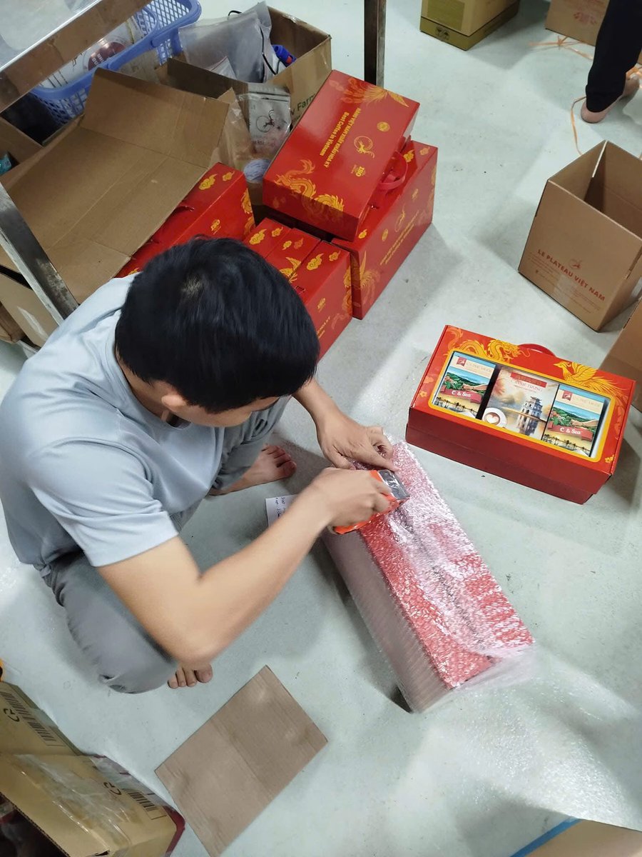 1 Năm chỉ có 1 dịp bận rộn kinh doanh Tết.
Anh chị chọn ngay để có ưu đãi tốt.
Rinh quà về nhà nhé 😍🧧 

Set quà ý nghĩa , giá thành phải chăng và chất lượng 

Đã Freeship còn bao gồm VAT
Mà còn được tặng quà khi mua từ 2 set nữa ạ