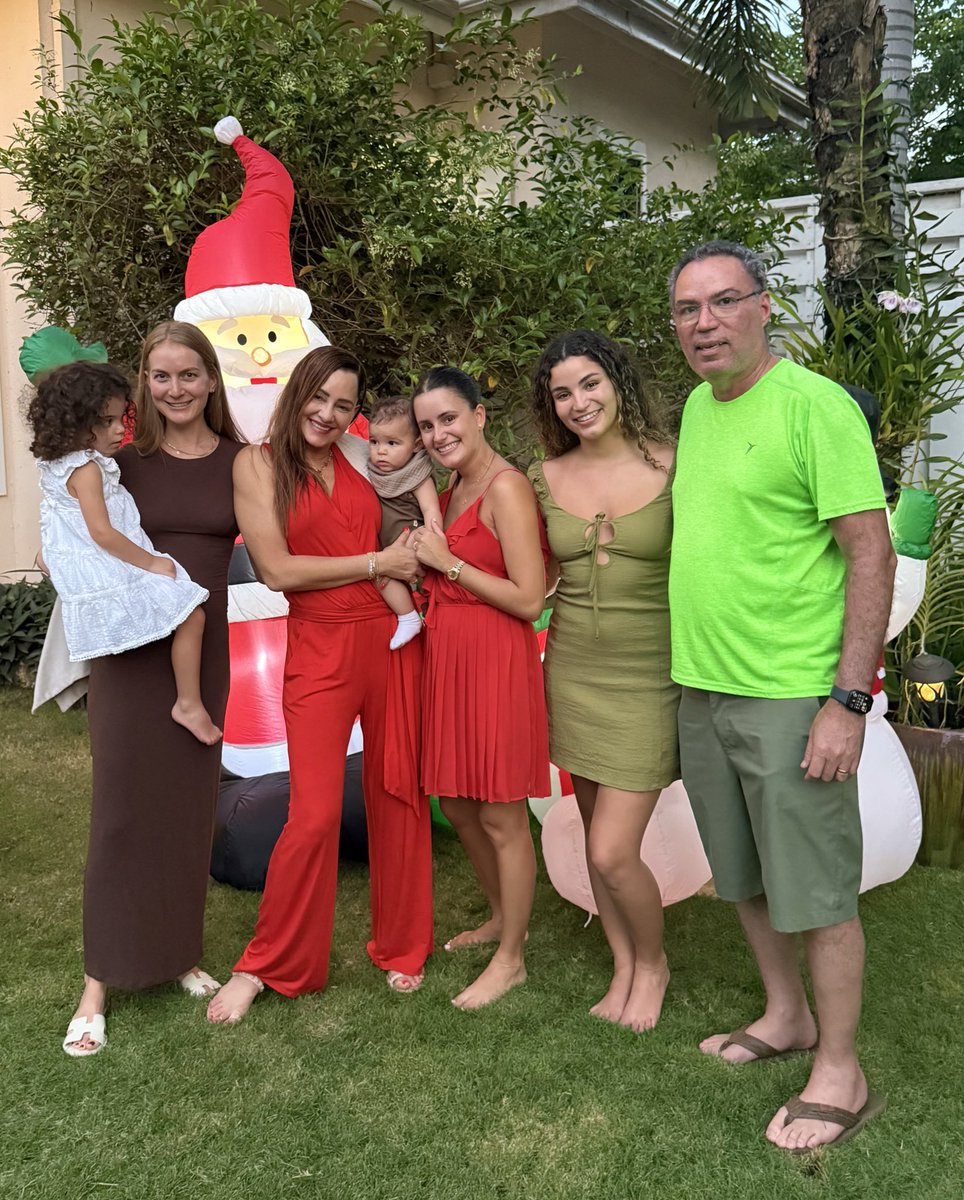 annmarievazja's tweet image. Xmas24🎄🇯🇲
Our #christmastradition of putting on individual #specialornaments every yr on our beautiful tree. This yr a new addition with our #firstgrandson putting on his special ornaments for his #firstchristmas.
Plus ornaments for our beloved angels #EvaMay #DaddyVaz  #Soni.