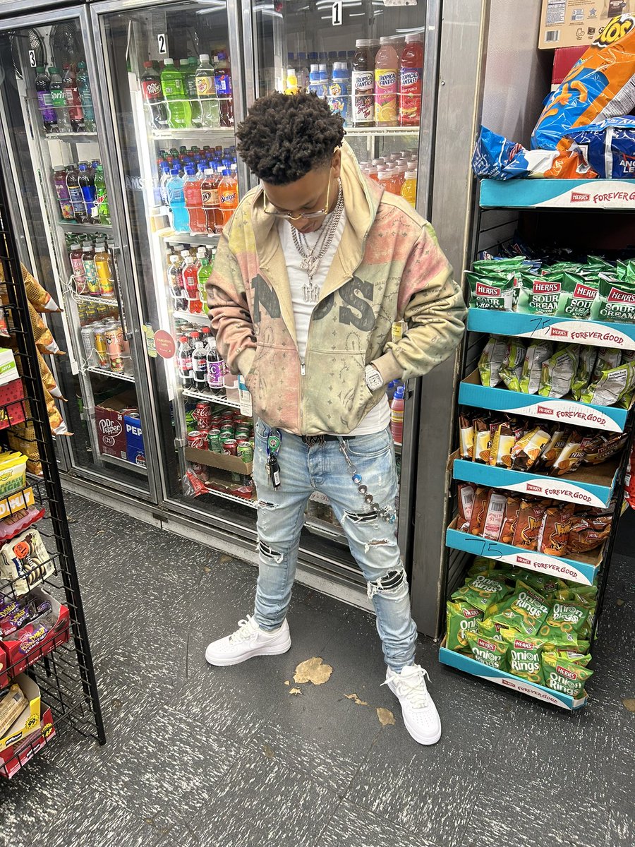 solidyunginn_'s tweet image. #E4M🧡 #LLWB🖤 #FreeTheGuyz🔓