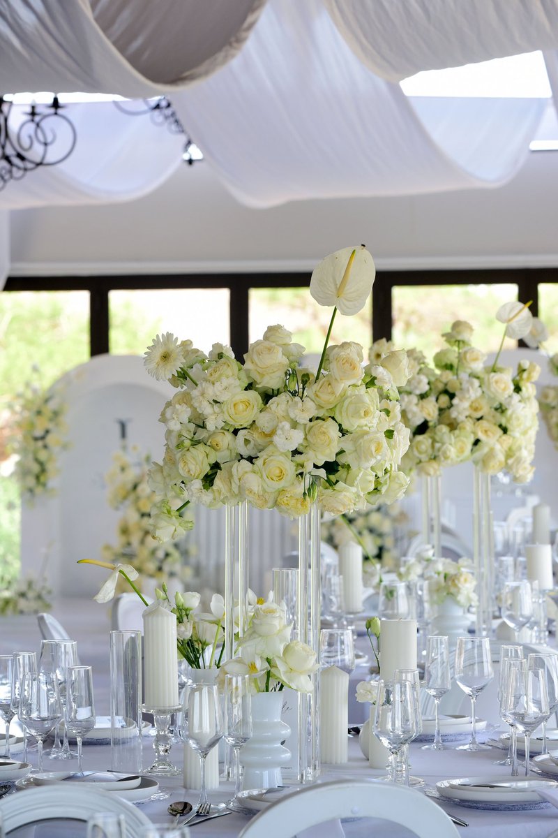 SejaLula's tweet photo. A fairytale come true. A gorgeous white wedding with beautiful white roses.
☎️📞0795561475 https://t.co/DQ9IXe6lGb