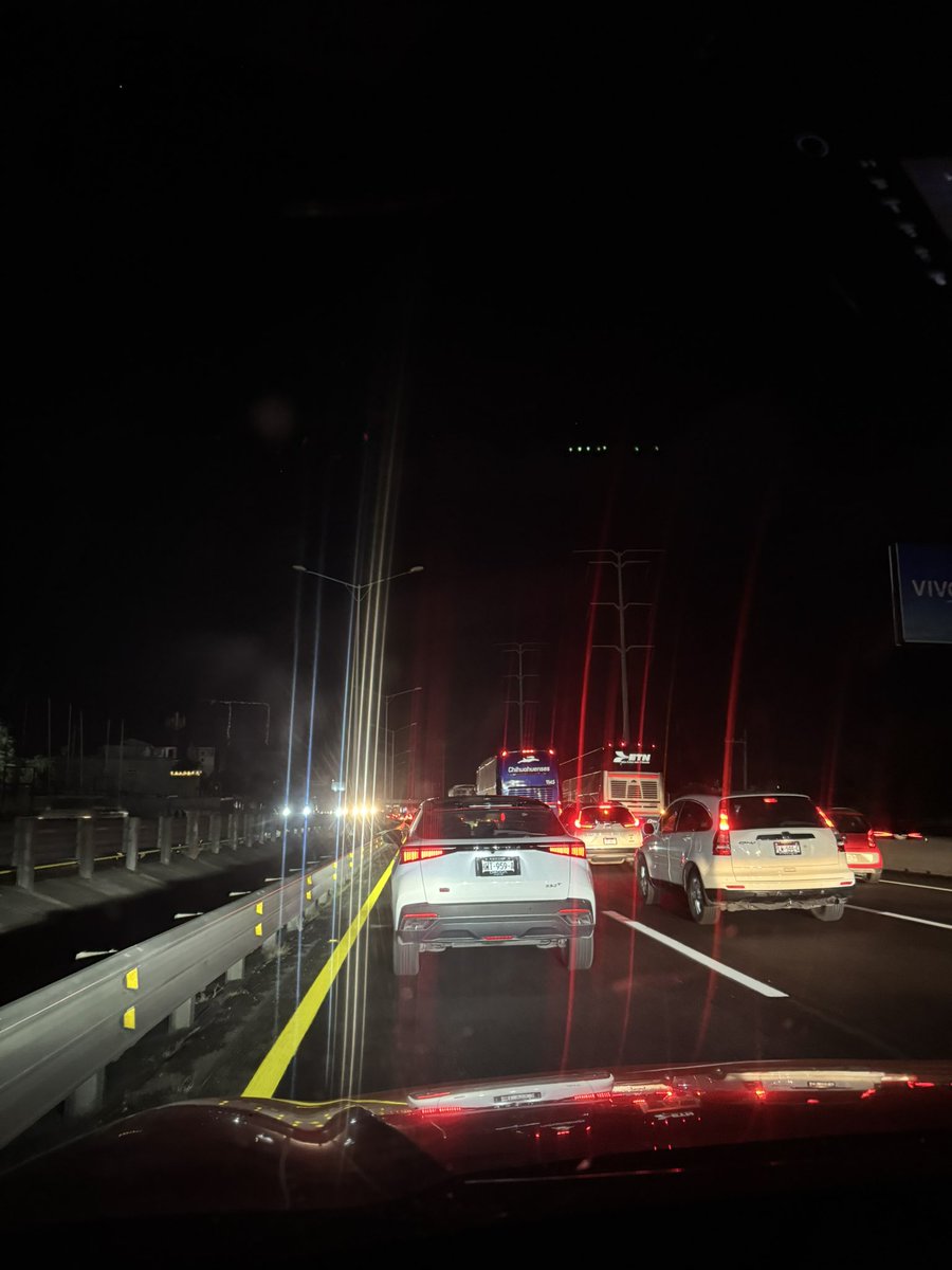 pabloqfo's tweet photo. @Trafico_ZMG  Autopista Guadalajara- Zapotlanejo, colapsada. https://t.co/wHmITrIS6z