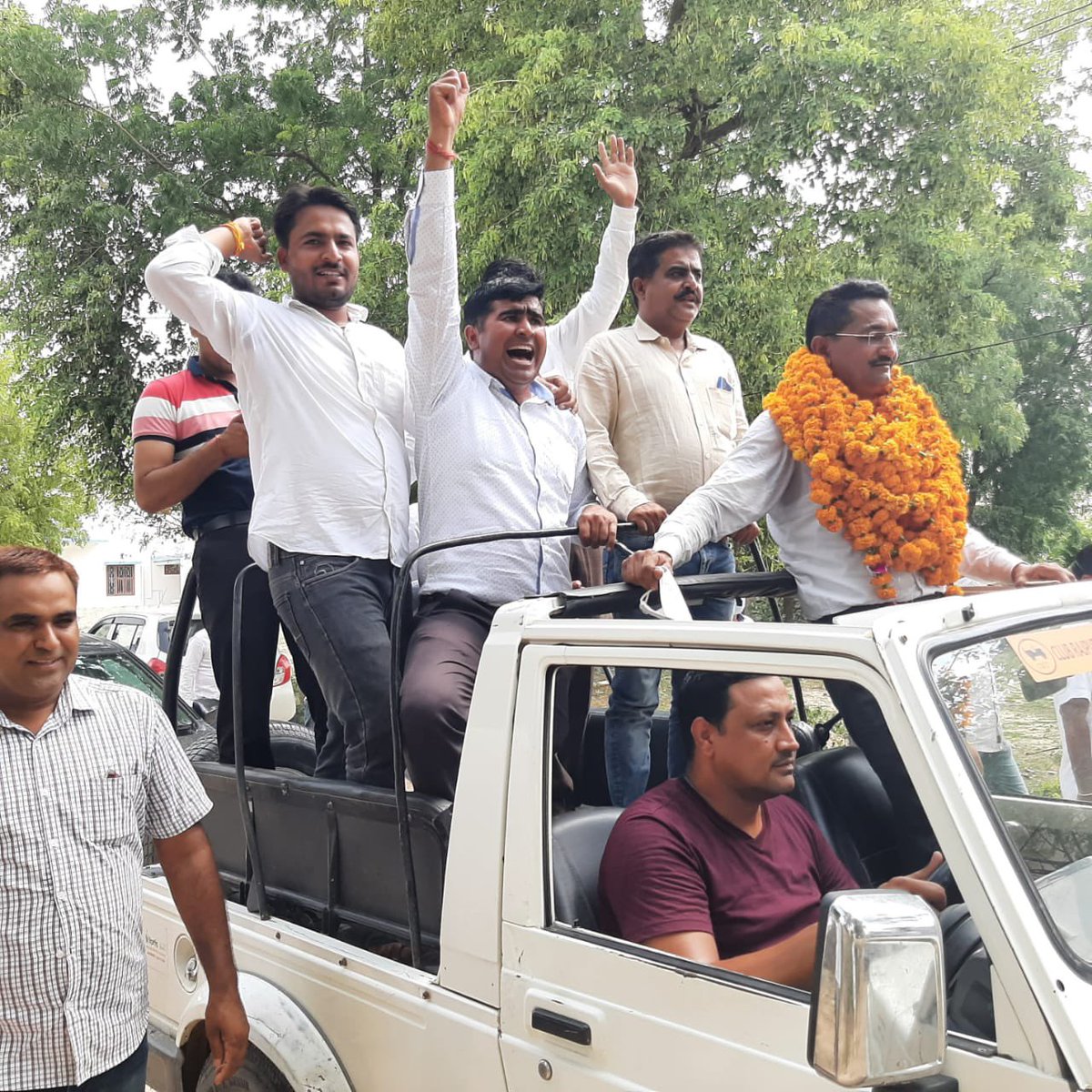 Dadarwal7's tweet photo. उप प्रधानाचार्य की पोस्ट सर्जित करवाने से लेकर पोस्ट खत्म करवाने तक #रेसला के प्रदेश श्री गिरधारी जी गोदारा का संघर्ष जारी है !
बस एक बात पूछना चाहता हूँ आपसे की आपकी पहली माँग सही थी यह आज वाली सही है ?? या केवल #RESLA के अध्यक्ष बने रहने के लिए माँग ही बदल दी @PRESIDENTBKN2 https://t.co/pD7NufhGV4