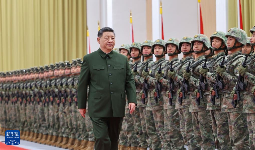 12月20日，中共中央总书记、国家主席、中央军委主席习近平视察中国人民解放军驻澳门部队，代表党中央和中央军委向驻澳门部队全体官兵致以诚挚问候。这是习近平检阅驻澳门部队。 #习近平 #澳门