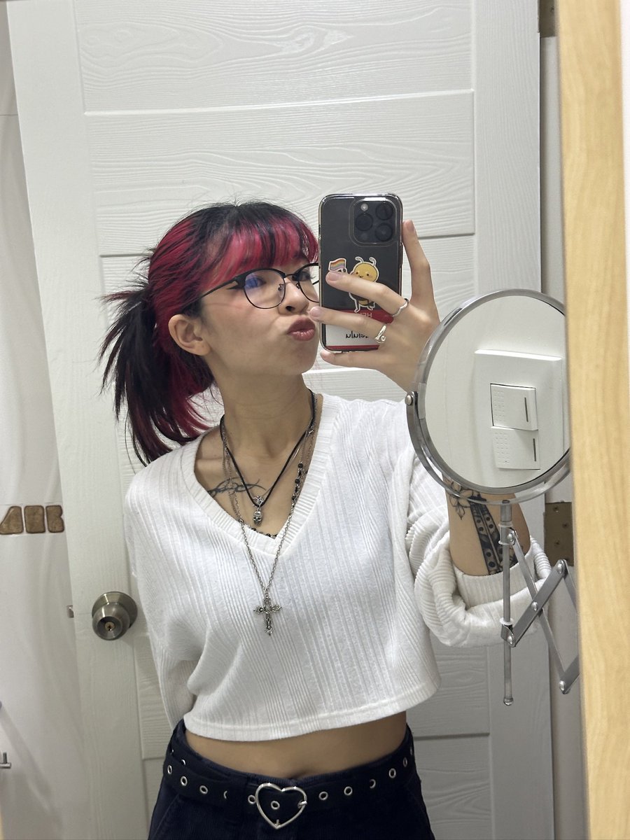 FLTR bee 🦋 tweet media