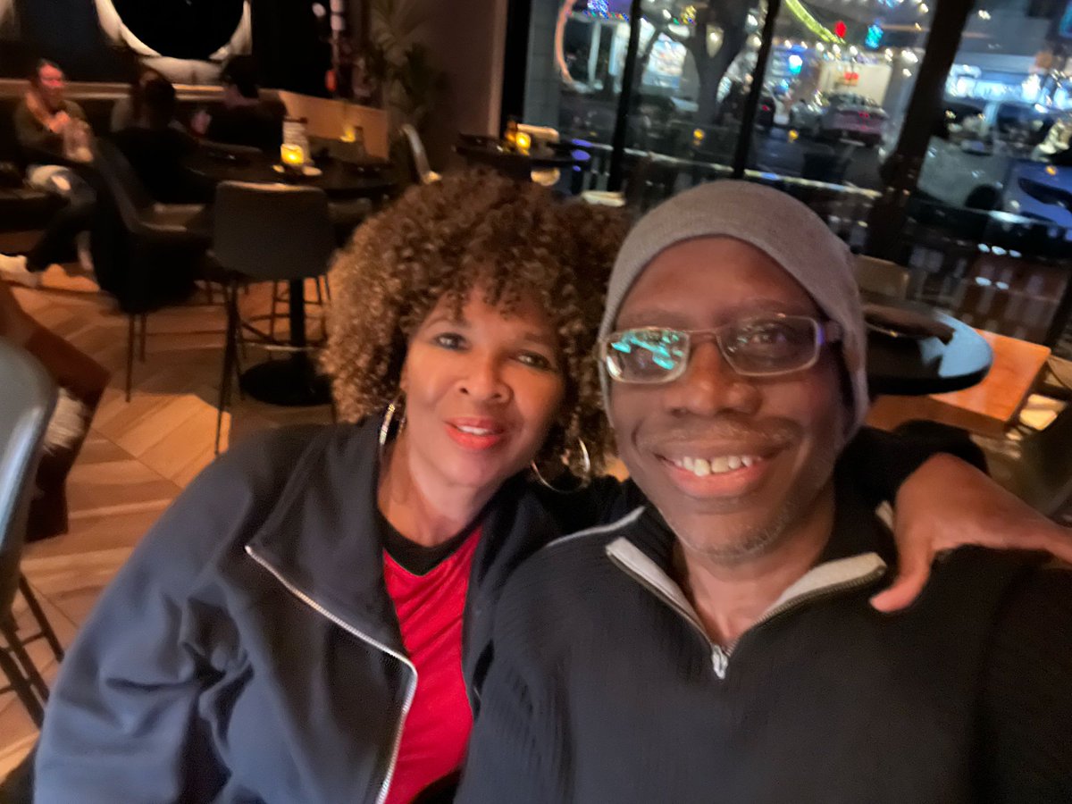 darryl_brown7's tweet photo. Enjoying time together on date night. https://t.co/NG9GUmOAka