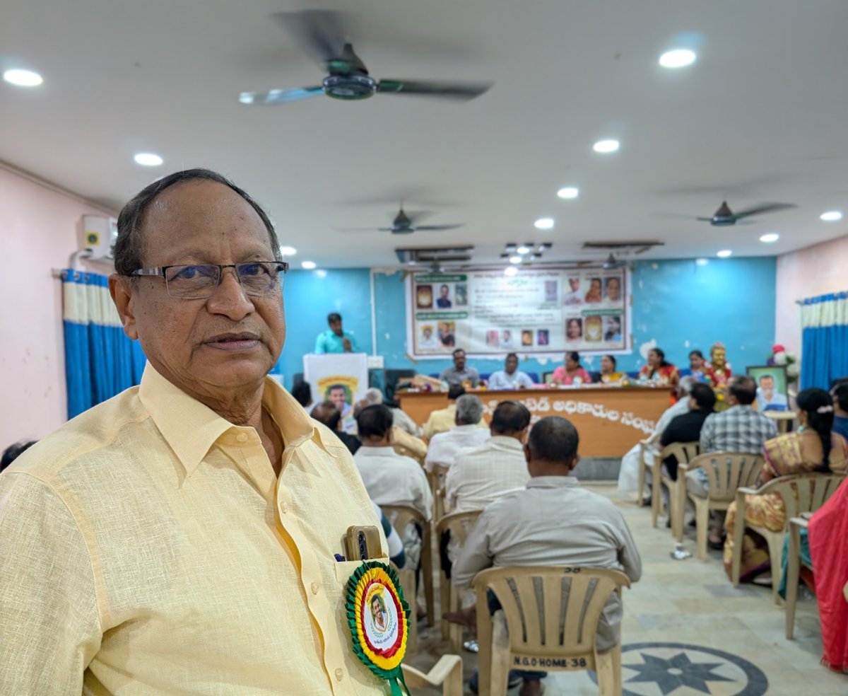 SumanVummadi's tweet photo. Today is a special day, i attended a poetry award event. This is my poet uncle Radheya, he established the prestigious 'Vummadisetty award' in my family's name. It's the longest running poetry award in Telugu language, today was the 36th award event. https://t.co/6w74CQPpgM