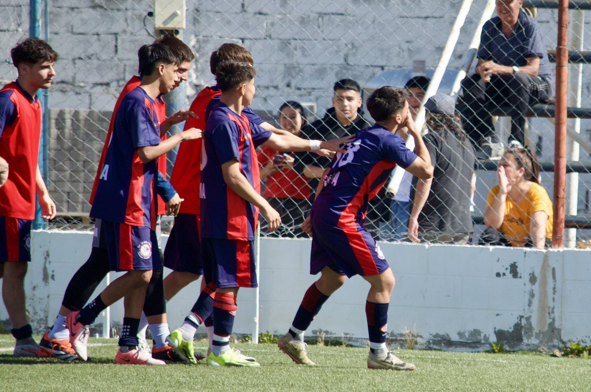 PrensaUSMA's tweet photo. USMA SE QUEDA EN LA MÁXIMA CATEGORÍA 👏🏼⚽️🏟️

Los patricios ganaron un partido clave, el último del torneo y se aseguraron la permanencia en la máxima categoría 

Nicolas Mercado y Lautaro Mateeff convirtieron los goles del triunfo 

#VamosUSMA #SomosUSMA https://t.co/j7SL2iFQMN