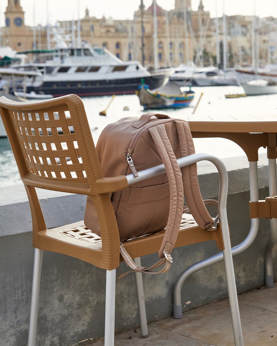 Pacsafe's tweet image. Pacsafe's TurnNLock Security clip on the Pacsafe W 10L Backpack allows you to secure your backpack strap around a fixed object such as a cafe chair, offering you peace of mind by ensuring that it cannot be taken. 🔒✔
#antitheft #SafetyFirst #traveling #pickpockets