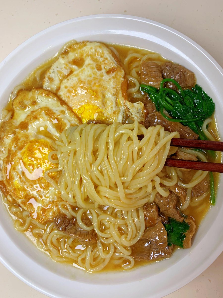 Today's lunch is egg and lean meat noodles