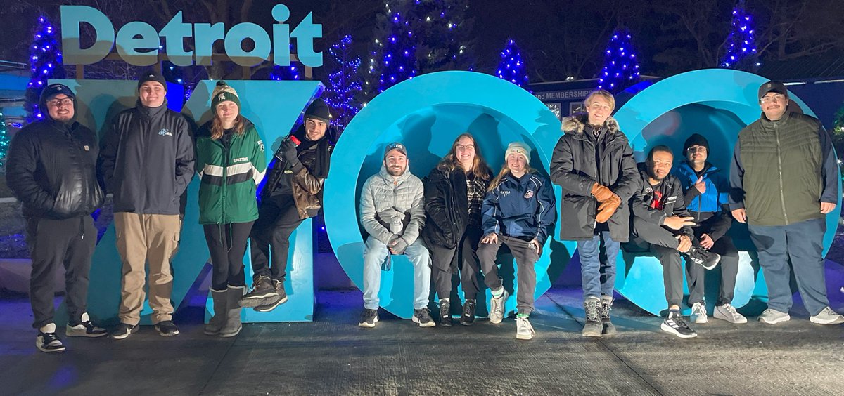 LTUesports's tweet image. LTU Esports at Wild Lights at the Detroit Zoo! To celebrate a successful season, the esports team went on an outing to the zoo.