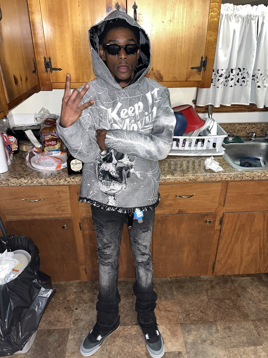 500_LilC's tweet photo. I was gon die bout this shit free imagine what I’ll do 4 dat money 💰🤐🦅🖐🏾💯
#LL5eva
#freemigo https://t.co/F74gQZgVYM