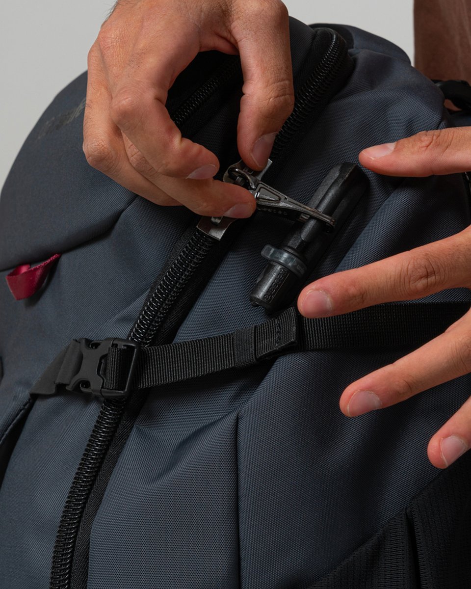 Pacsafe's tweet image. PROTECT YOUR VALUABLES.
The easiest way to safeguard your belongings is to utilize the advanced locking system for the zippers on your Pacsafe anti-theft backpack. 🔒✔️
Featured: The Roobar Deluxe Locking System on the Pacsafe EXP35 Travel Backpack. #antitheft #SafetyFirst