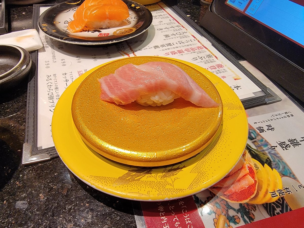 HelloGooglex's tweet image. 寿司を喰らう