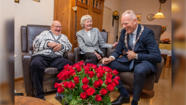 [Extra] Anton en Bora Ebbelaar vieren diamanten huwelijksfeest, maar: ‘We kennen elkaar al 66 jaar!’ -  gooisemerennieuws.nl/l/346618