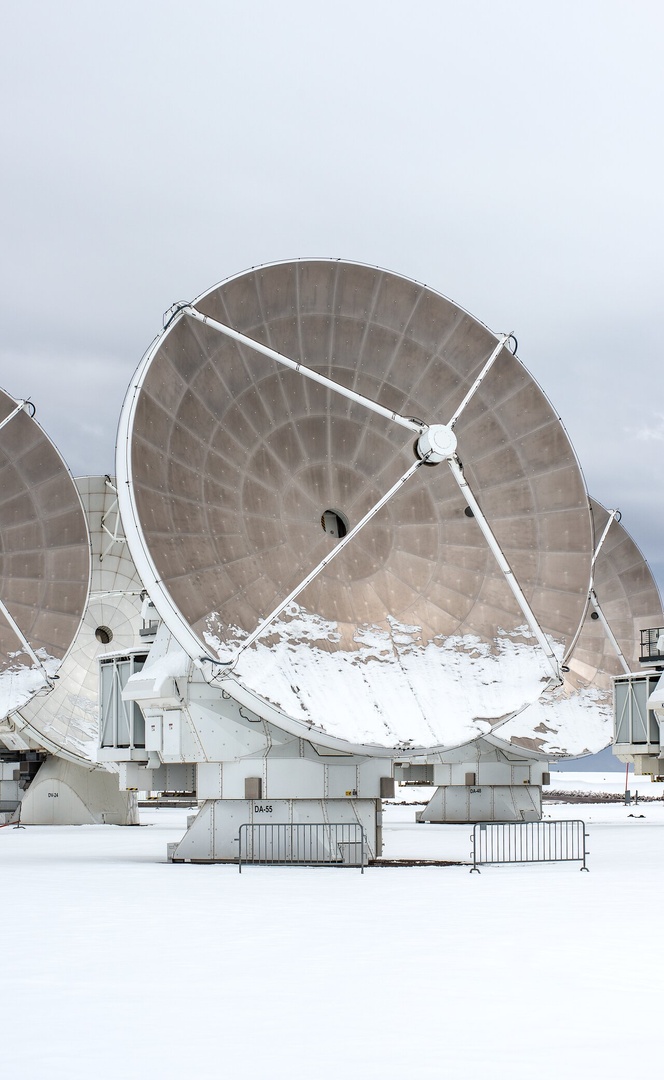 ESO (@eso) on Twitter photo Under a blanket of snow! 📡🌨️
At the Chajnantor plateau in Chile, temperatures can drop as low as -20°C on winter nights! 🥶 But <a href="/almaobs/">ALMA Observatory📡</a> ’s radio antennas are usually unbothered by these chilling conditions 💪
Discover more: eso.org/public/images/…
📷 <a href="/_ansack/">Sergio Otarola</a> /ESO Under a blanket of snow! 📡🌨️
At the Chajnantor plateau in Chile, temperatures can drop as low as -20°C on winter nights! 🥶 But <a href="/almaobs/">ALMA Observatory📡</a> ’s radio antennas are usually unbothered by these chilling conditions 💪
Discover more: eso.org/public/images/…
📷 <a href="/_ansack/">Sergio Otarola</a> /ESO