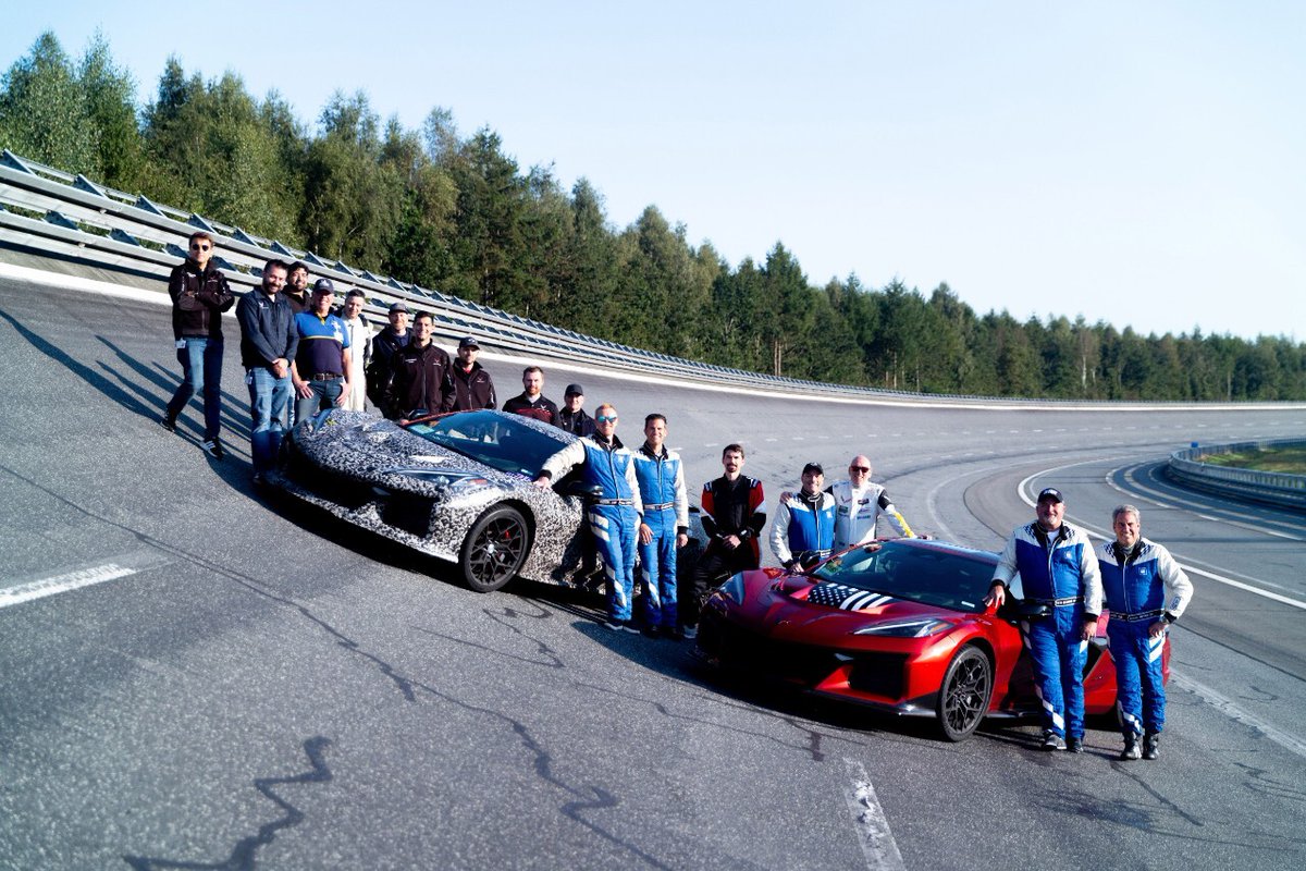 responsejp's tweet photo. アメリカ史上最強のV8エンジン搭載！コルベット『ZR1』発表、1064馬力で0-96km/h加速わずか2.3秒
https://t.co/LmxqyZTP8z

#新型車 #シボレー #コルベット #クーペ https://t.co/Fyyjderrjm