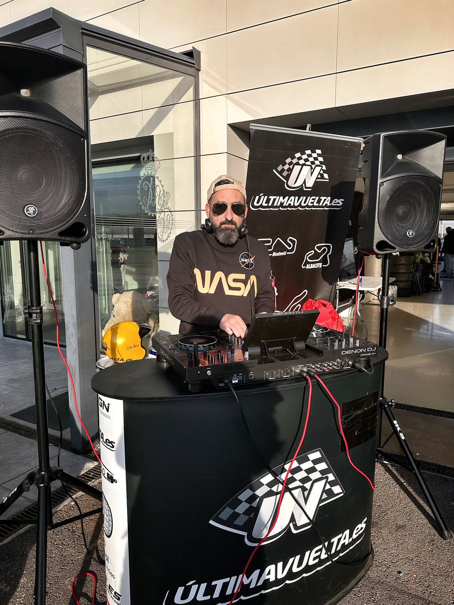 Pinchando en el circuito del jarama una vez más! Con los amigos de #ultimavuelta <a href="/Circuito_Jarama/">Circuito de Madrid Jarama - RACE</a> #deephouse #music #motor #housemusic