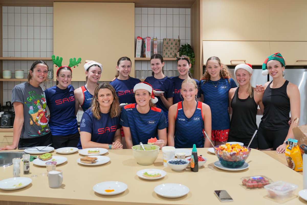 From our squad to yours, wishing you all a very Merry Christmas! 🎅🎄