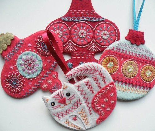 womensart1's tweet photo. Felt embroidered #Christmas decorations by Nancy Nicholson, contemporary UK textile artist #WomensArt https://t.co/DnVxvroWYP