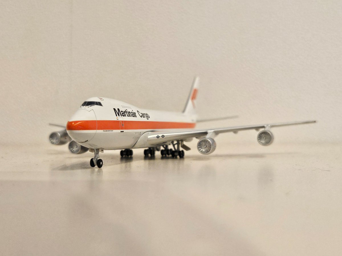 AC_747_HK2000's tweet photo. 大掃除がてら我が家のグレーブヤードから幾つか引っ張り出しました
来年こそは模型集めを再開したいですね https://t.co/ffVQ7cd5fl