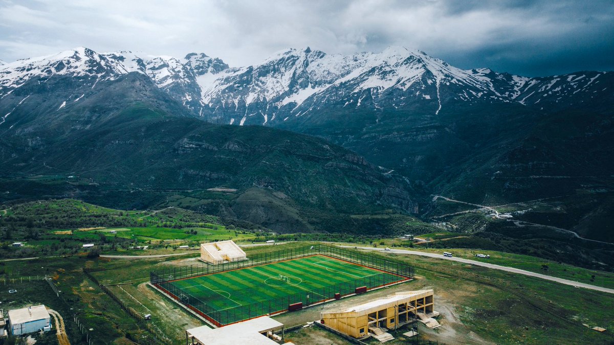 بەیانیتان باش..

دیمەنی یاریگەیەك لە بناری زنجیرەچیاکانی باڵەکایەتیی چۆمان، لەم وەرزەی زستاندا.