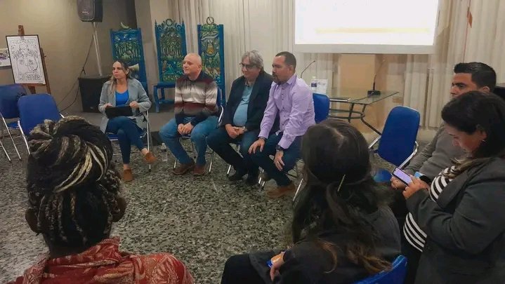 Sobre la relación comunicación y cultura, la Ley 162/2023 y sus disposiciones normativas complementarias, sus beneficios y oportunidades, los derechos, deberes y responsabilidades que establece se intercambia en el aportador encuentro con representantes de la vanguardia artística