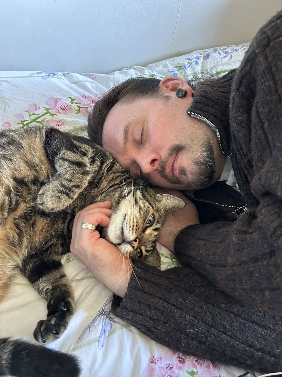 WolfegangSneak1's tweet image. Now this is Christmas 🎄😻
#MyDad #Christmas2024 #CatsOfChristmas #Cat #cats #CatsOfTwitter #CatsOfX #CatsOnTwitter #CatsOnX