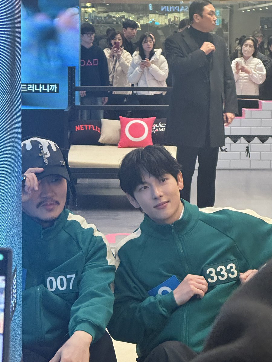 seyoung_world's tweet photo. 센트럴에서 임시완 배우님 봄..🥺
#임시완 #오징어게임 https://t.co/3MECVkaHCJ