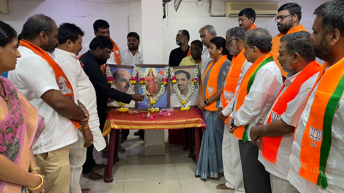 BJP4Hnk's tweet photo. భారతీయ జనతా పార్టీ సంఘటన పర్వం -2024 లో భాగంగా సంస్థాగత ఎన్నికల పరిశీలకులు, అధికారుల కార్యాశాలను ఈరోజు హనుమకొండ హంటర్ రోడ్ లోని వేద ఫంక్షన్ హాల్ లో *బిజెపి హనుమకొండ జిల్లా అధ్యక్షులు శ్రీమతి రావు పద్మ రెడ్డి గారి* అధ్యక్షతన జరిగింది.
@BJP4India @BJP4Telangana @BjpAchary https://t.co/qYDNM2c6Fa