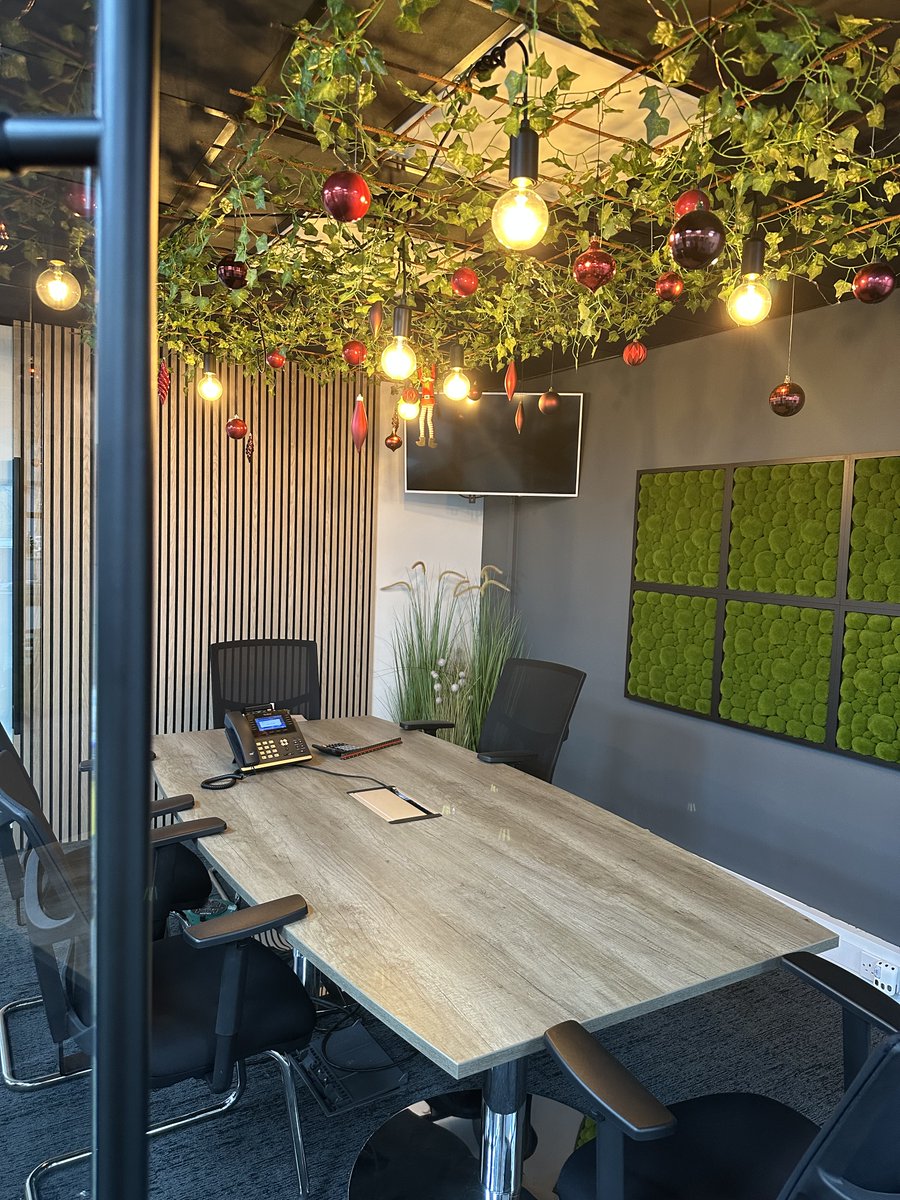 rodleyinteriors's tweet image. Can you spot the elf? 👀 We're your go-to experts for office partitioning and refurbishments. Let’s bring your office goals to life in 2025!

 📞0113 281 9595

#elfontheshelf #officeideas #rodleyinteriors #officepartitioning #officerefurb