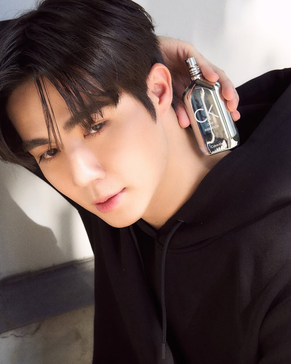 theimaginspace's tweet photo. เลือกได้แล้ว ของขวัญให้ตัวเองวันปีใหม่
#CalvinKleinFragrance
#CalvinKleinTH #CKOneEssence
#CKFragranceEndorserZee
@zee_pruk ꒰ #ZeePruk ꒱ 🌼⟡◟🌿 https://t.co/i9A0qVCjF7
