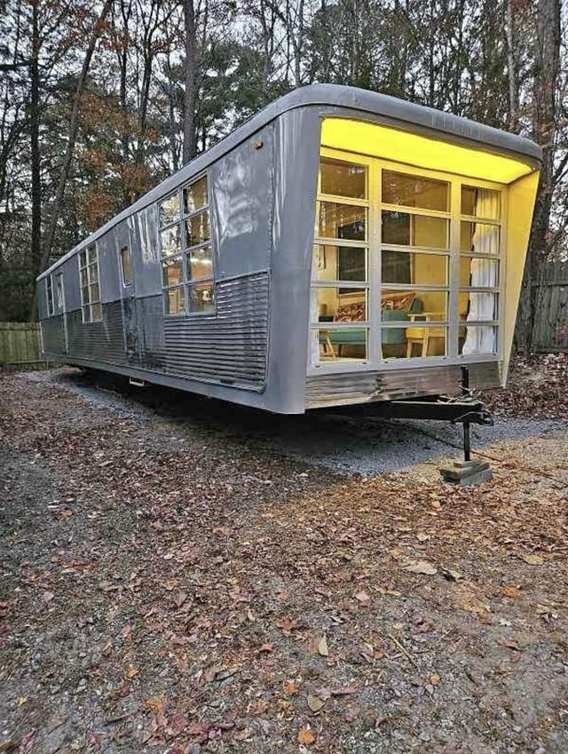 meleealbum's tweet photo. 1960 Spartan Carousel, lovely 😍 https://t.co/8f8zjCHhxl