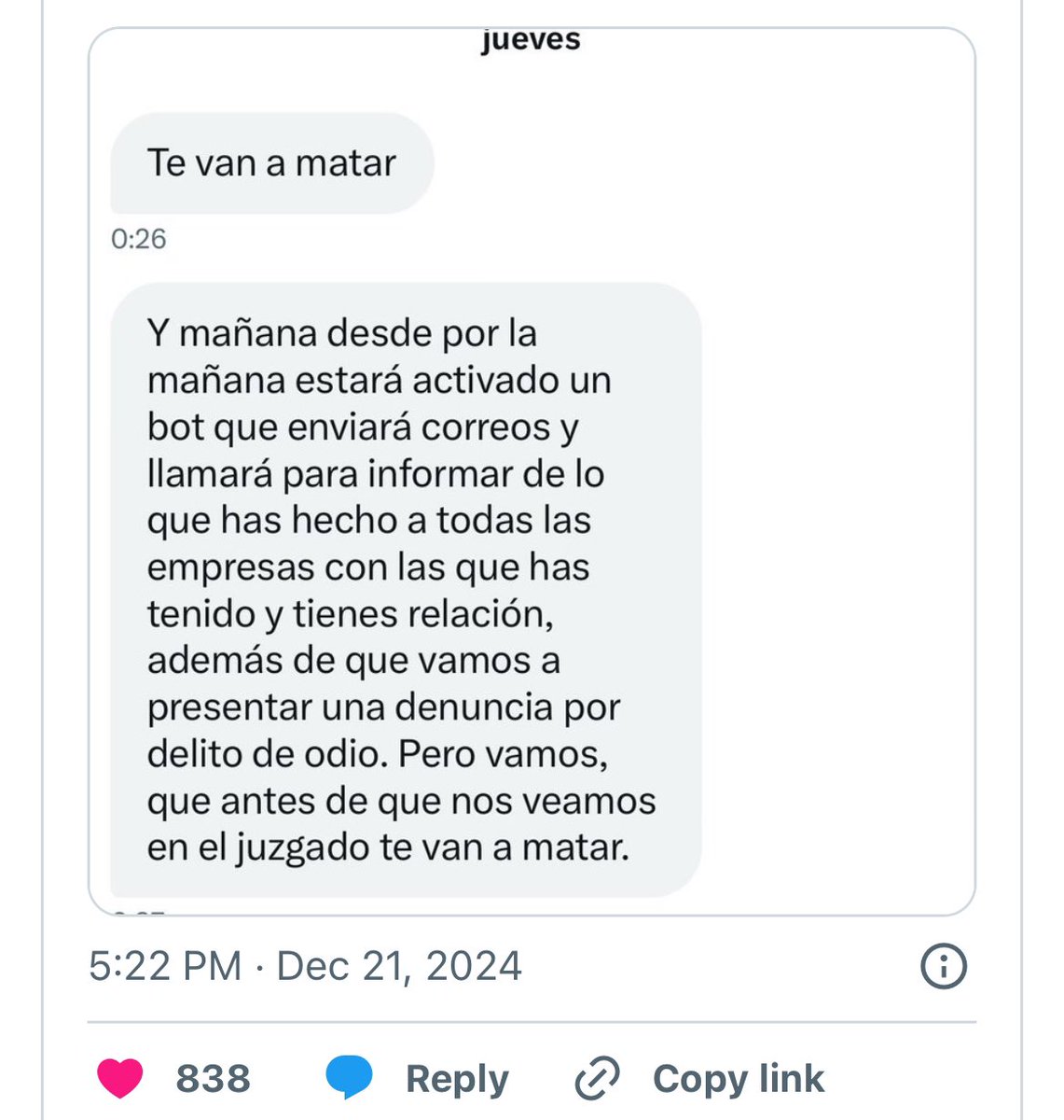 Las amenazas de muerte y la intimidación del matonismo ultra contra las personas y la libertad de expresión son intolerables. También el silencio o la complicidad que pone las dianas desde algunos programas que se retratan solos.
Mi apoyo y ánimo, si acaso lo necesita, a <a href="/pvallin/">Pedro Vallín</a>
