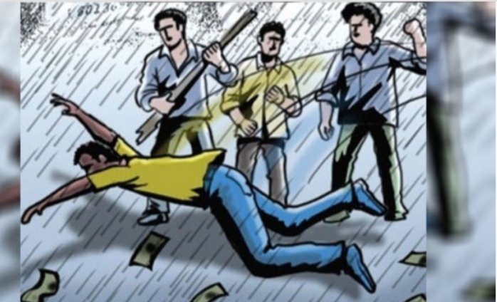 अब इस उत्तर के अंतिम भाग पर आता हूँ कि,
ये विवाद आखिरकार आरम्भ कैसे हुआ। 
दलित समाज के मन मे ये बात भर दी गयी है कि दलितों पर हजारों वर्षों से अत्याचार हो रहा है जो बिल्कुल गलत है।
भारत मे प्राचीन काल से दलित और सवर्ण का कभी कोई भेद नही था। 
ये विवाद केवल 500–600 वर्ष पुराना है।