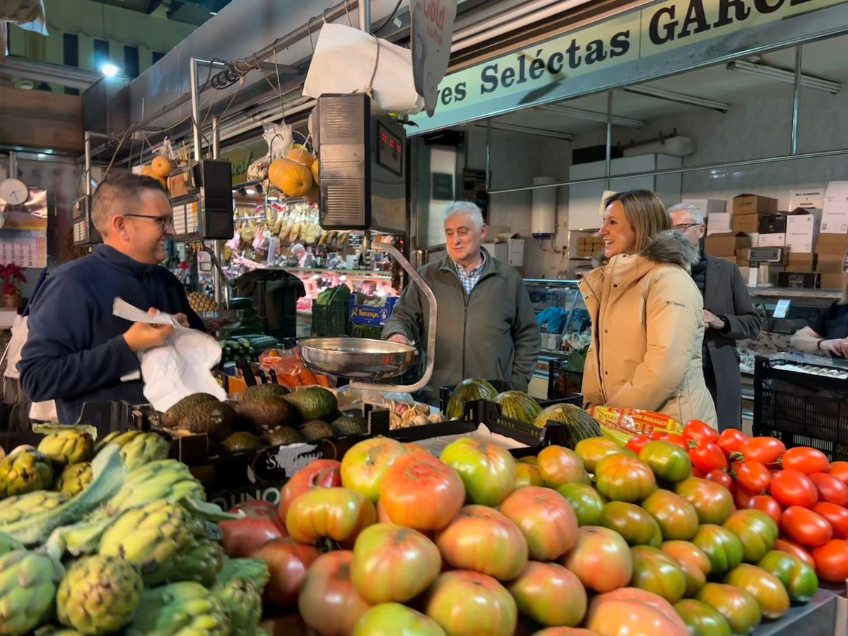 María José Catalá (@mjosecatala) on Twitter photo Amanecemos en el <a href="/mercadoderuzafa/">Mercat de Russafa</a> abriendo una de las jornadas más importantes del año para nuestro comercio local.
Los Mercados Municipales ofrecen la mejor calidad de productos km0, imprescindibles en nuestras mesas esta Navidad.
Más que nunca, comprar en Valencia es querer Amanecemos en el <a href="/mercadoderuzafa/">Mercat de Russafa</a> abriendo una de las jornadas más importantes del año para nuestro comercio local.
Los Mercados Municipales ofrecen la mejor calidad de productos km0, imprescindibles en nuestras mesas esta Navidad.
Más que nunca, comprar en Valencia es querer