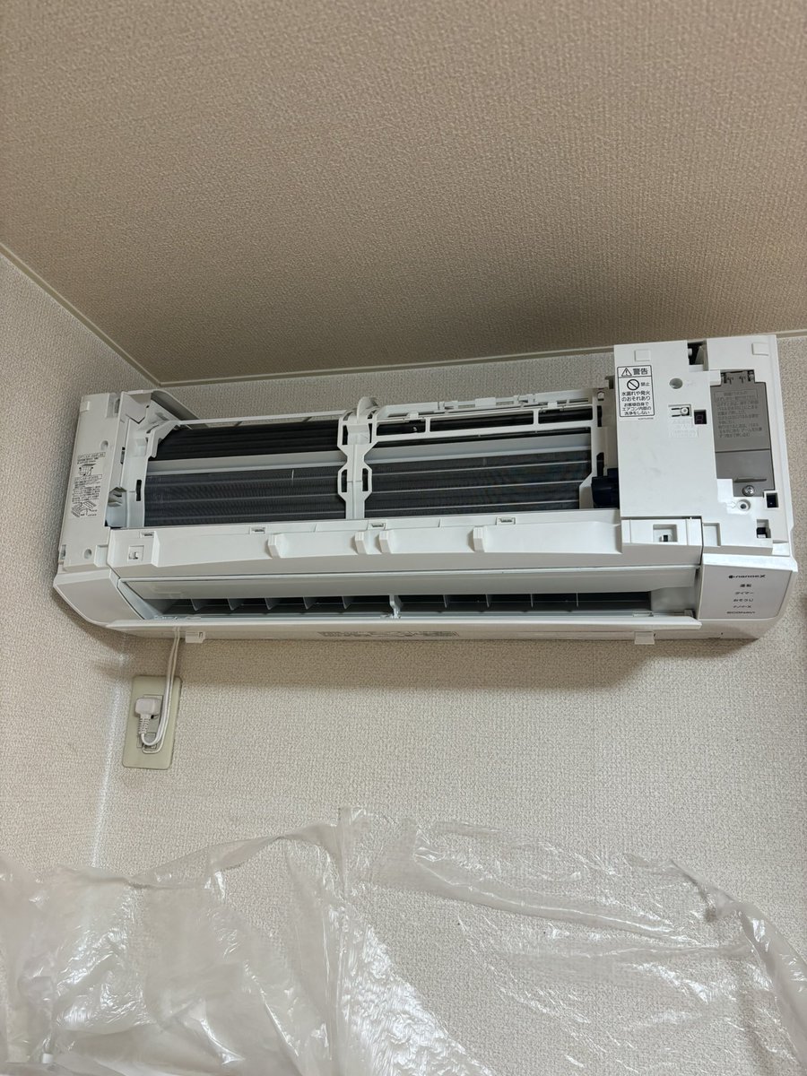 AZESTM7's tweet photo. まさに師走の忙しさ。
エアコンクリーニング5台してエアコン外しして処���へ。
その日の仕事は、次の日に持ち越しするとスケジュールが破綻する。
#エアコンクリーニング　#エアコン外し
#家電リサイクル処分 https://t.co/bDzk6F3jlO