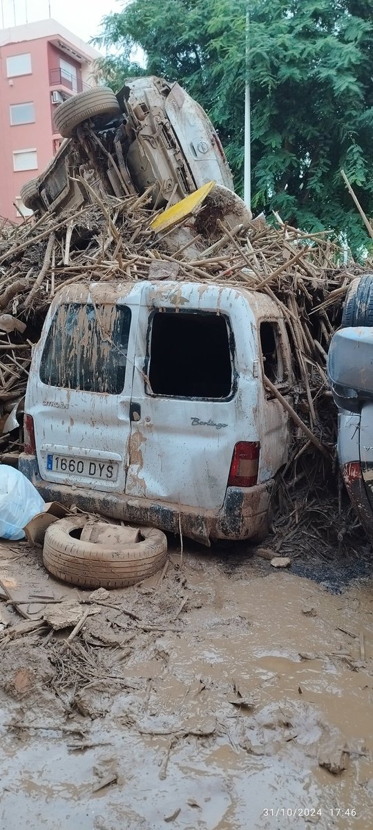 franmuchi97's tweet photo. @HoyPorHoy 733€ me han ingresado. Ahora los precios de los coches habría que mirarlos desde el día de la Dana. Uno seminuevo desde 10000€. https://t.co/OW7Mjuk51c