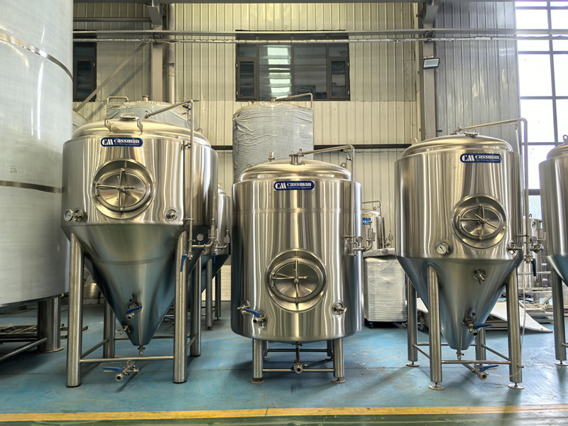 cassmancarry's tweet image. #fermenter #unitank #britetank #BBT #craftbeer #brewery 
Interested? Let us know🍻