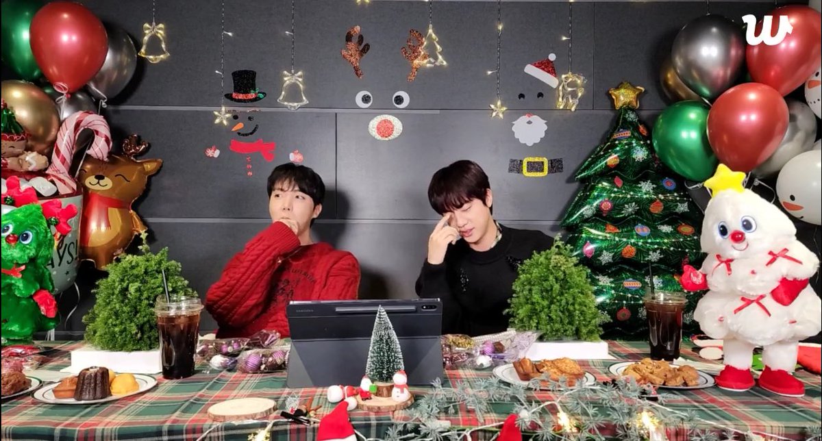 #Jin &amp; #Jhope arr currently LIVE on Weverse (christmas theme🎄)

**live subtitles available