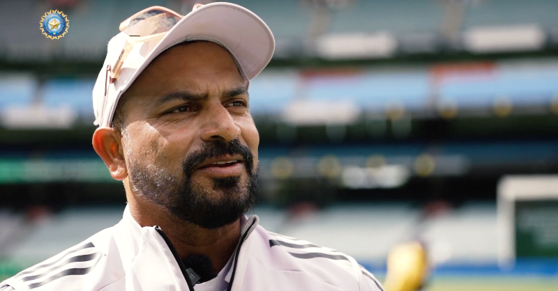 BCCI's tweet photo. Target hitting with points system 🎯

3 groups led by young captains 🧢

Cash reward on the line 💰 

Fun, energy and intensity - #TeamIndia gears up for the Melbourne Test with a lively fielding drill with Fielding coach T Dilip 💥

#AUSvIND